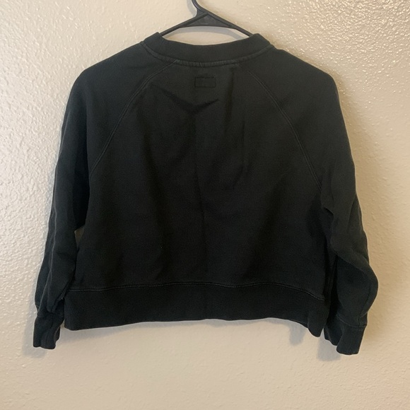 RVCA Women’s Cropped Sweater Size Medium - Picture 2 of 3